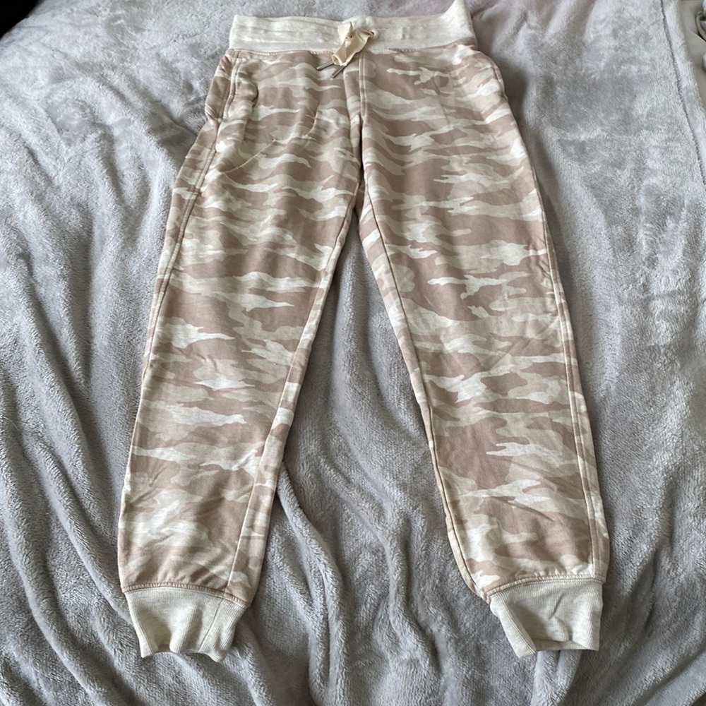 Cameo sweats